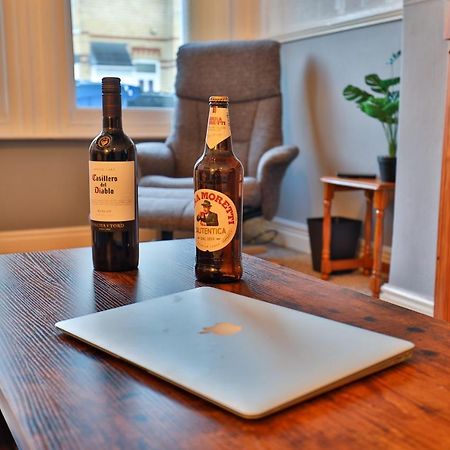 Devon St - Cozy Home, Free Easy Parking! キングストン・アポン・ハル エクステリア 写真