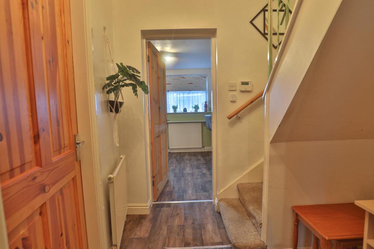 Devon St - Cozy Home, Free Easy Parking! キングストン・アポン・ハル エクステリア 写真