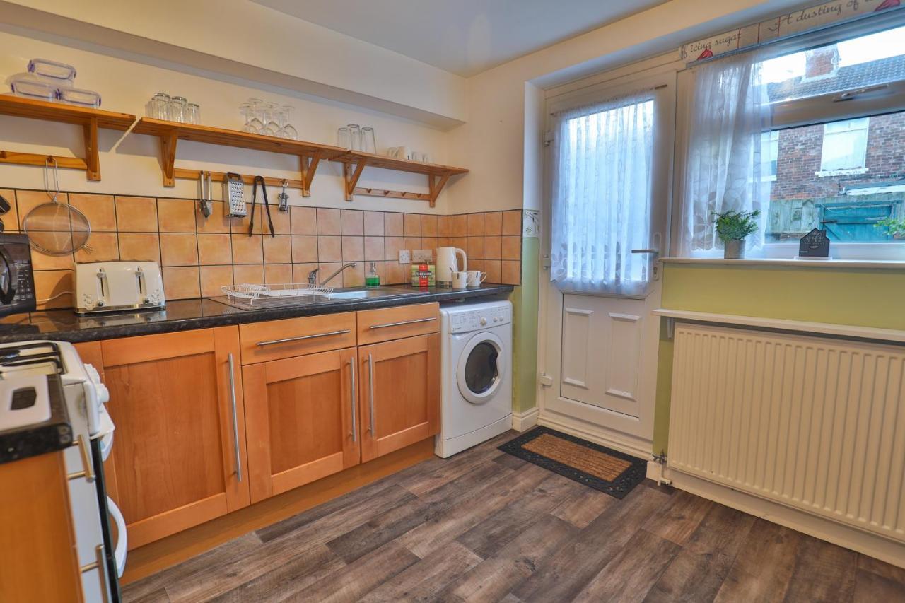 Devon St - Cozy Home, Free Easy Parking! キングストン・アポン・ハル エクステリア 写真