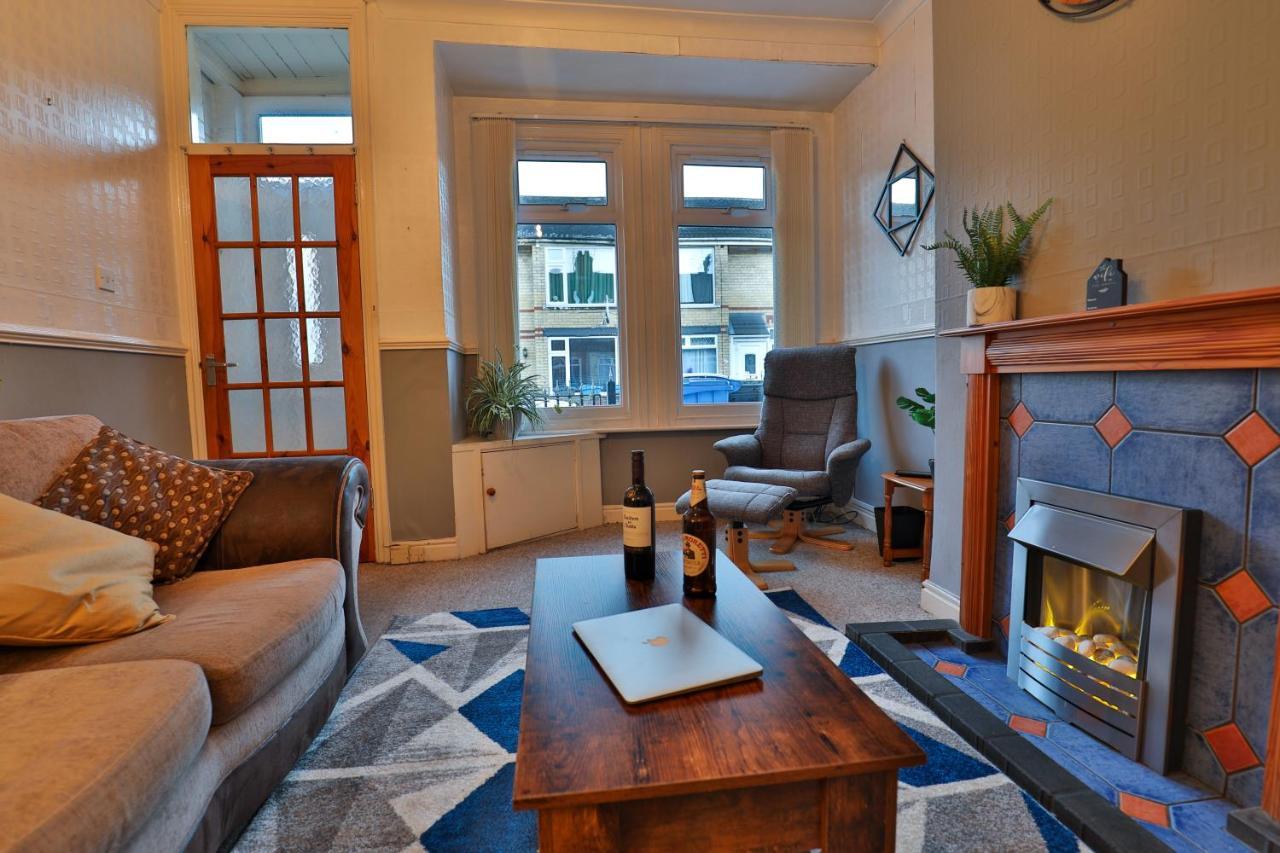 Devon St - Cozy Home, Free Easy Parking! キングストン・アポン・ハル エクステリア 写真